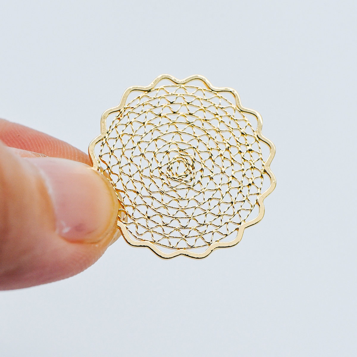 10pcs Gold/ Silver tone Filigree Round Charms 24mm, 18K Gold/ Rhodium plated Brass Floral Connectors (GB-366)